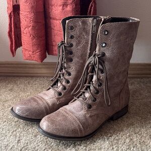 Steve Madden Taupe Lace-Up Combat Boots size 7.5 like new